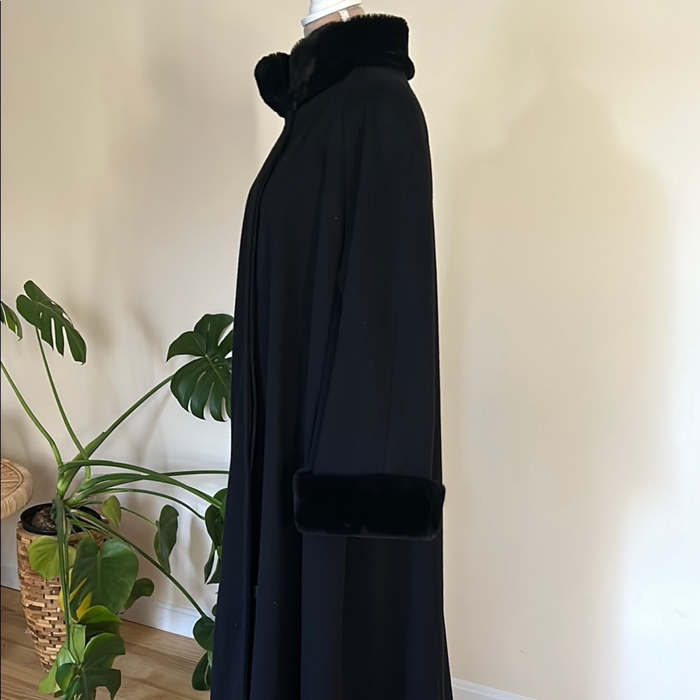 Rare Vintage Fur Collared Wool Winter Trenchcoat - Picture 2 of 9